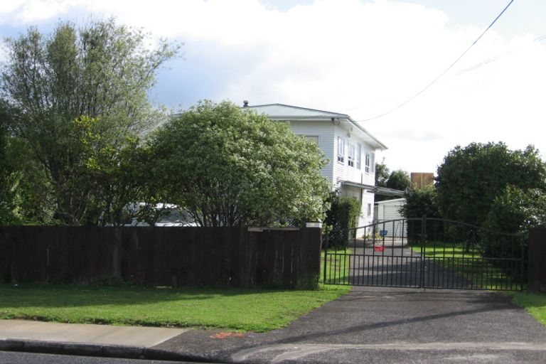Photo of property in 14 Totara Road, Te Atatu Peninsula, Auckland, 0610
