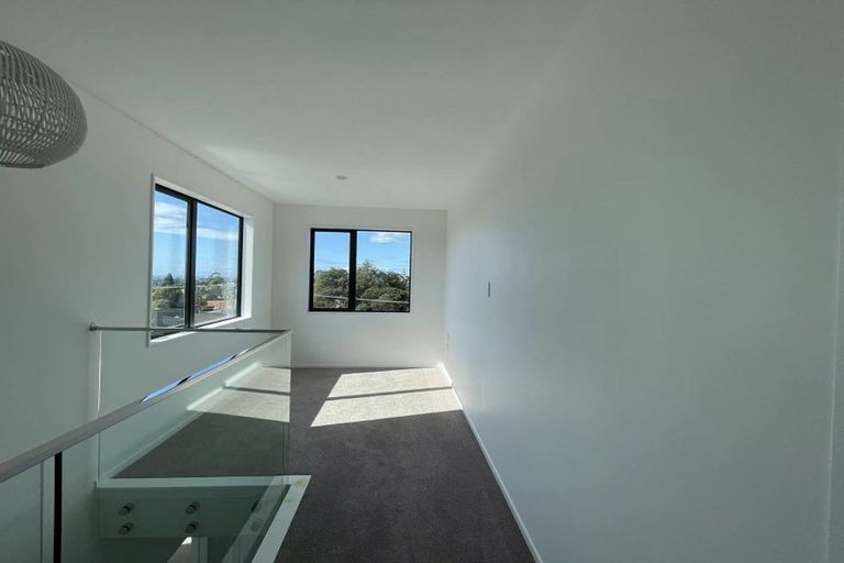 Photo of property in 1a Tui Glen Road, Birkenhead, Auckland, 0626