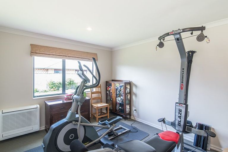 Photo of property in 31 Holcombe Drive, Paraparaumu, 5032