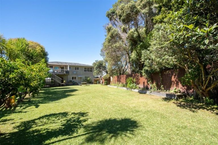 Photo of property in 32 Manly Esplanade, Browns Bay, Auckland, 0630