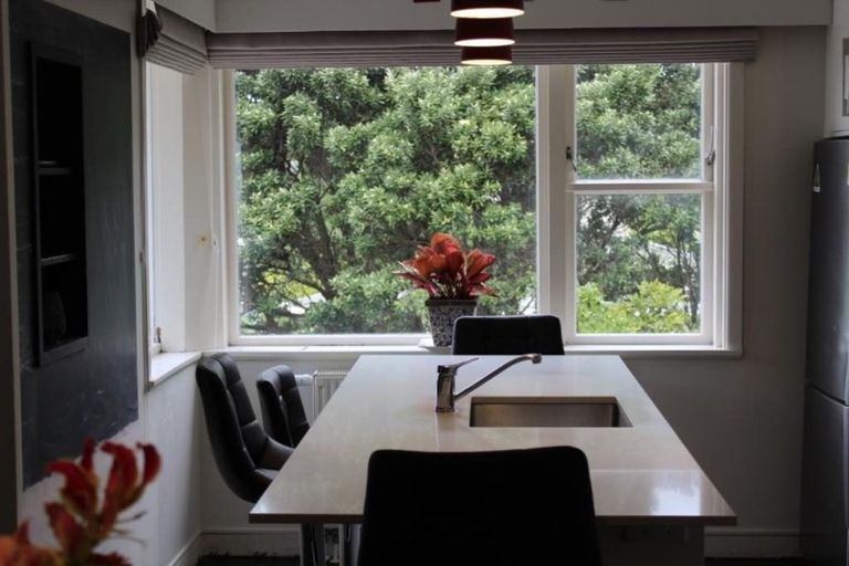 Photo of property in 18 Cave Road, Houghton Bay, Wellington, 6023