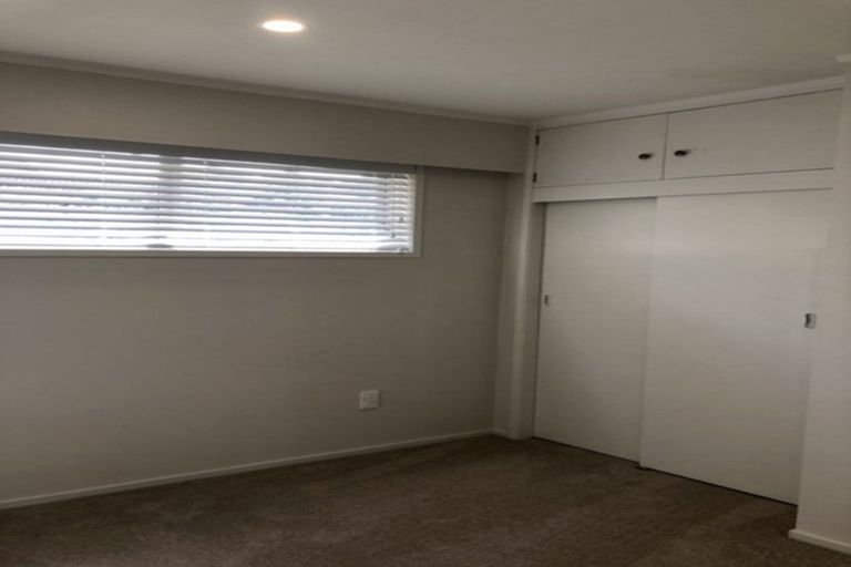 Photo of property in 2/7 Ian Place, Glendene, Auckland, 0602