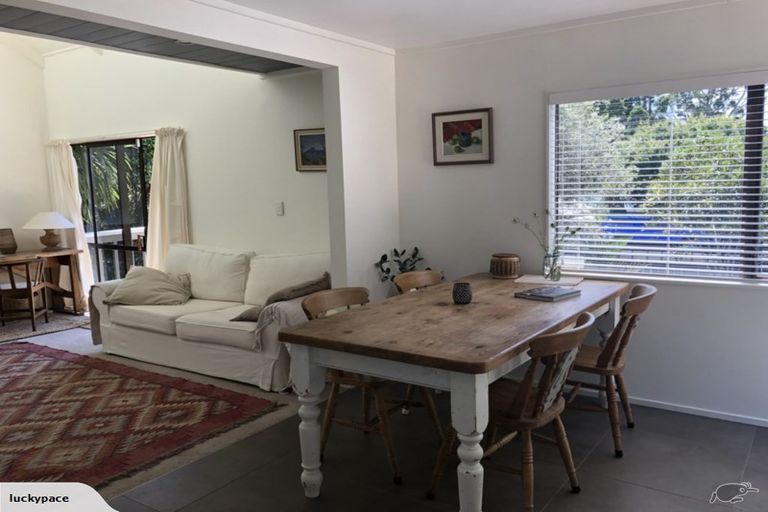 Photo of property in 2/99 Konini Road, Titirangi, Auckland, 0604