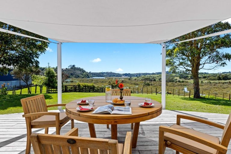 Photo of property in 85 Whangaparaoa Road, Red Beach, 0932