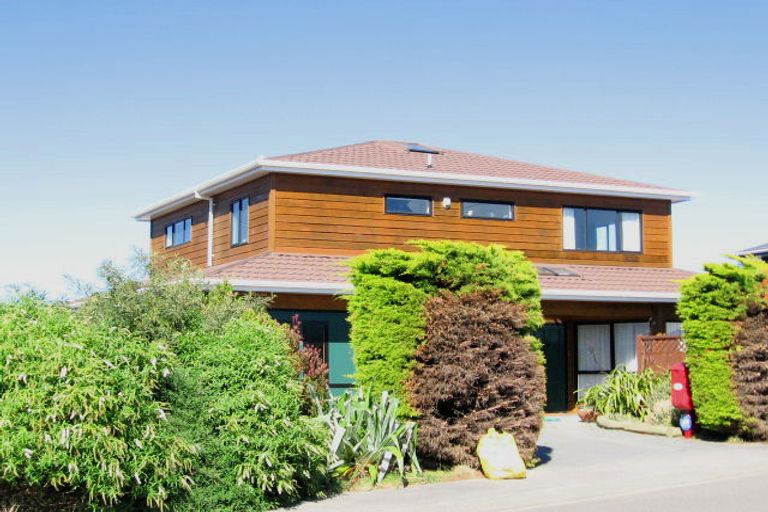 Photo of property in 5 Bay Lair Grove, Island Bay, Wellington, 6023