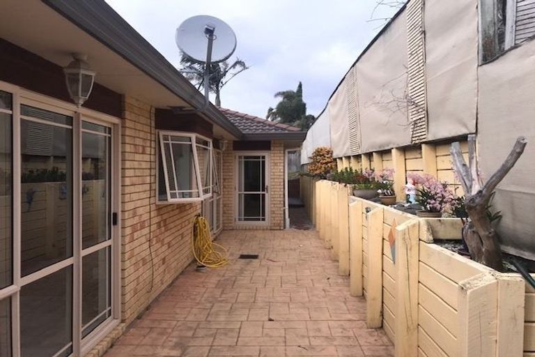 Photo of property in 22 Ruze Vida Drive, Massey, Auckland, 0614