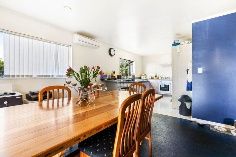 Photo of property in 72 Waiora Road, Stanmore Bay, Whangaparaoa, 0932