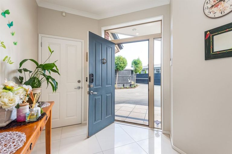 Photo of property in 6a Lake Terrace Road, Burwood, Christchurch, 8061