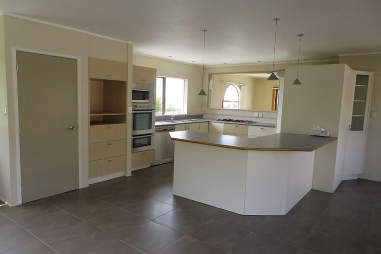 Photo of property in 31 Jellicoe Road, Murrays Bay, Auckland, 0630