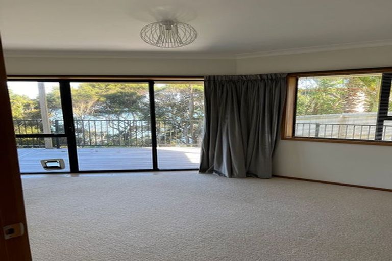 Photo of property in 9 Poaka Place, Beach Haven, Auckland, 0626