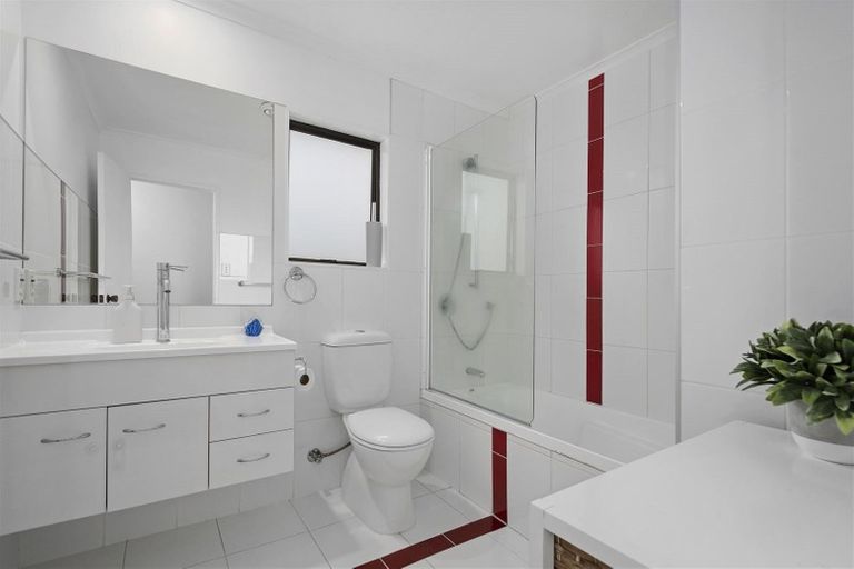 Photo of property in 33b Doncaster Drive, Papamoa Beach, Papamoa, 3118