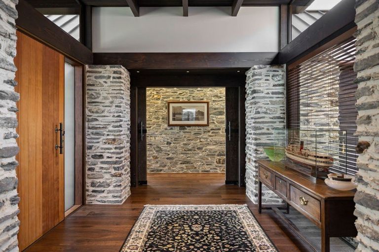 Photo of property in 31 Hackett Road, Jacks Point, Queenstown, 9371