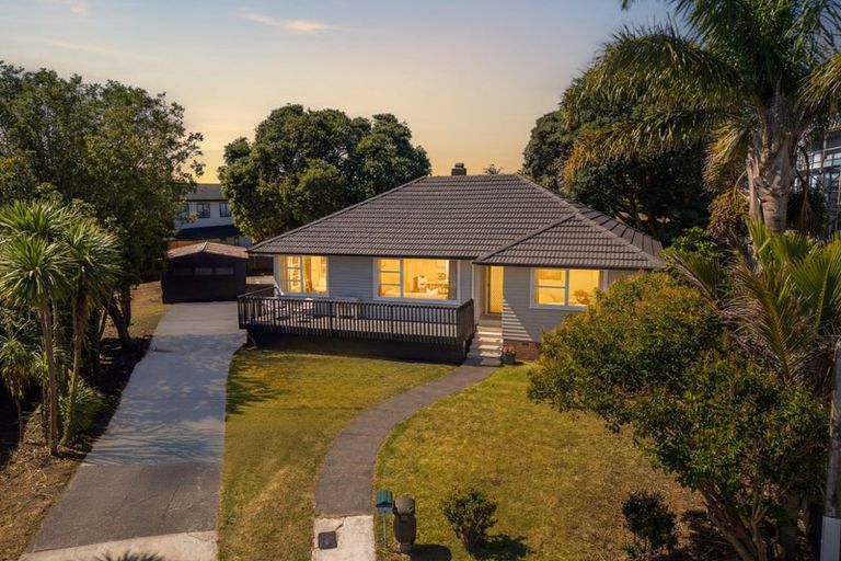 Photo of property in 24 Mackenzie Street, Te Atatu South, Auckland, 0610