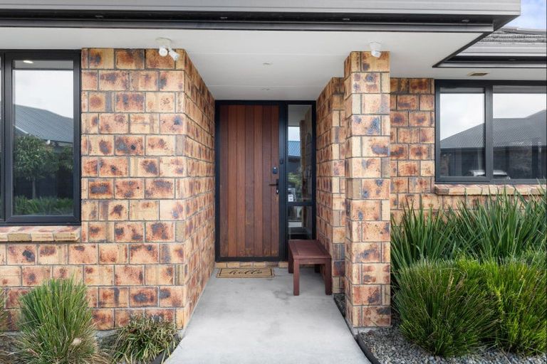Photo of property in 31 Chestnut Close, Kelvin Grove, Palmerston North, 4414