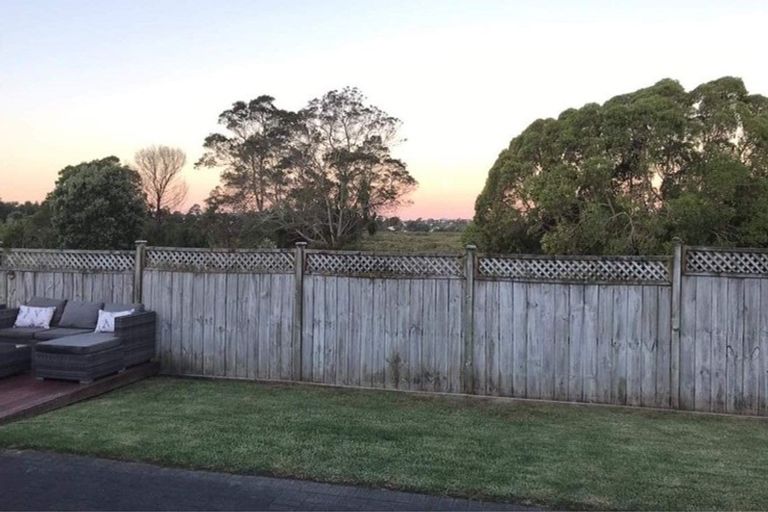 Photo of property in 50 Stranraer Crescent, Wattle Downs, Auckland, 2103