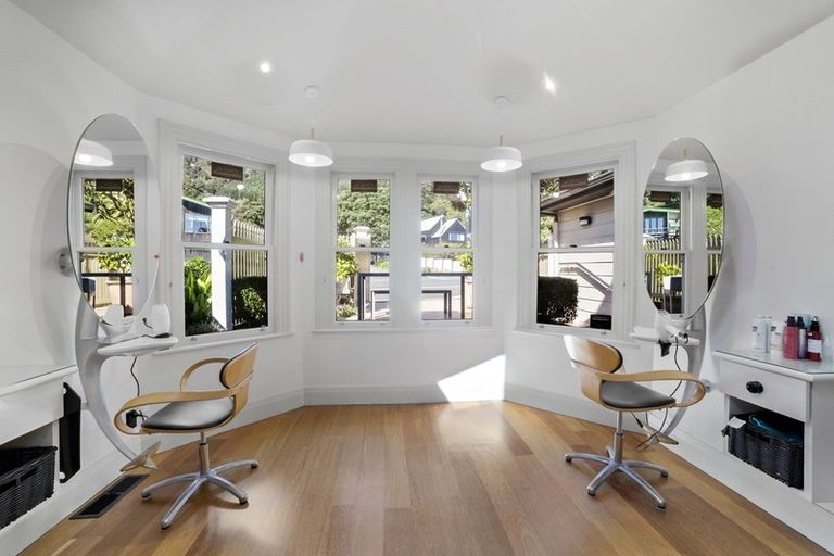 Photo of property in 84 Muritai Road, Eastbourne, Lower Hutt, 5013