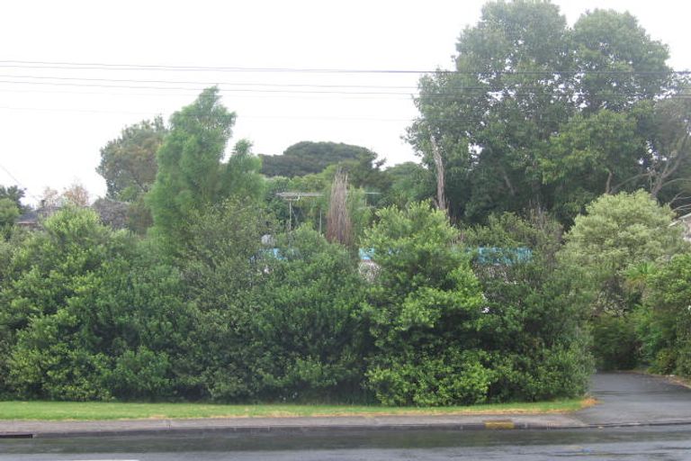 Photo of property in 2/57 Ellice Road, Totara Vale, Auckland, 0629