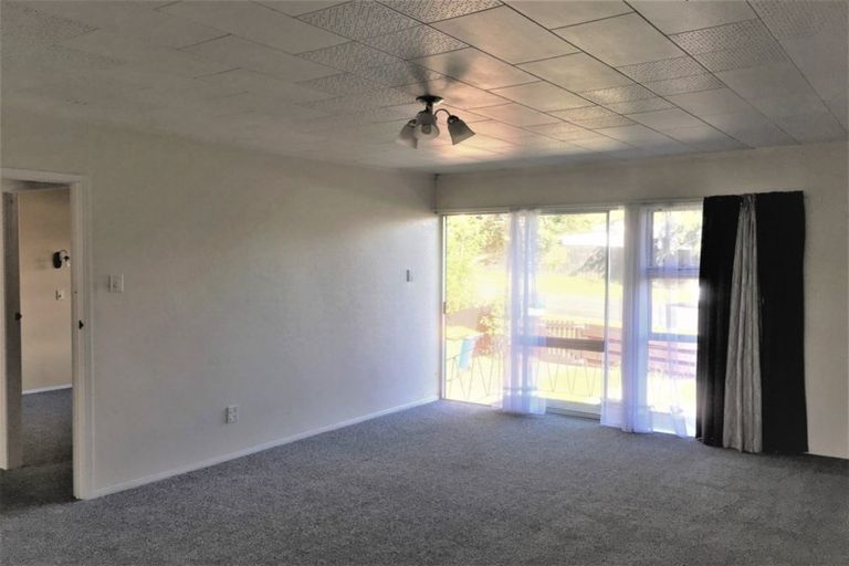 Photo of property in 3/2 Hinekohu Street, New Lynn, Auckland, 0600