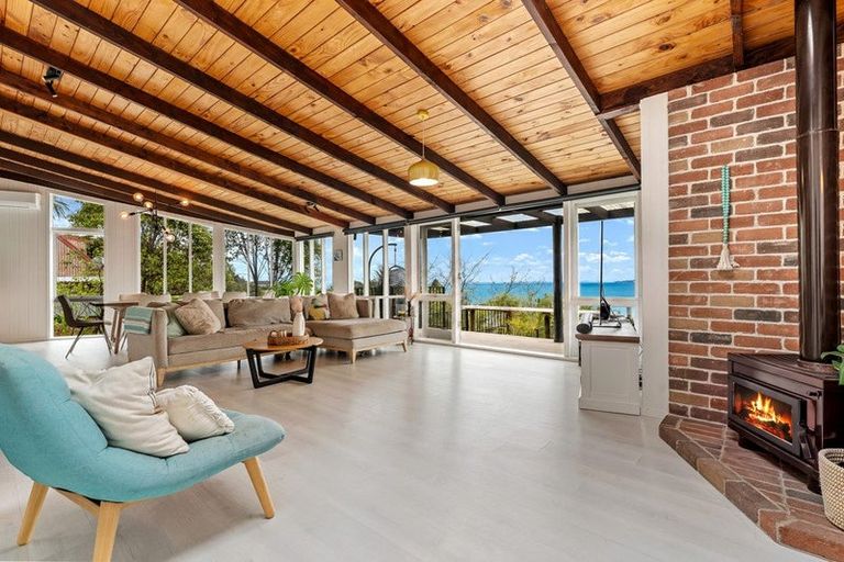 Photo of property in 73 Roberts Road, Matakatia, Whangaparaoa, 0930