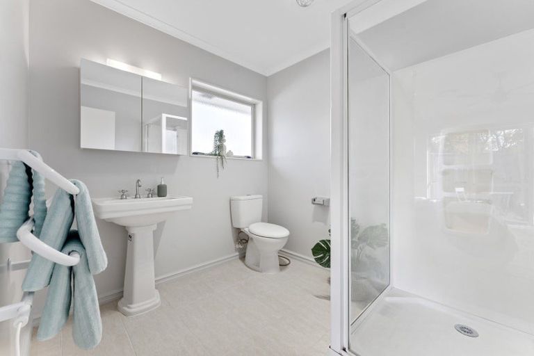 Photo of property in 6 Daniel Place, Kelvin Grove, Palmerston North, 4414