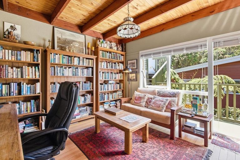 Photo of property in 12 Tensing Place, Khandallah, Wellington, 6035