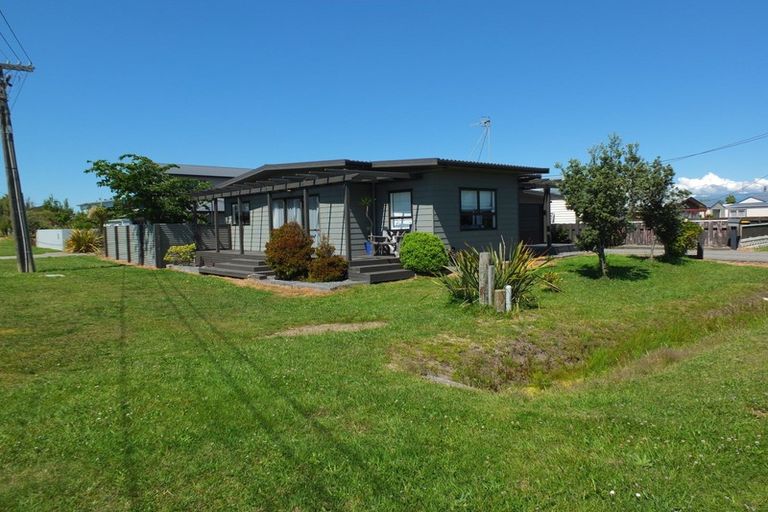 Photo of property in 35 Roore Street, Foxton Beach, Foxton, 4815