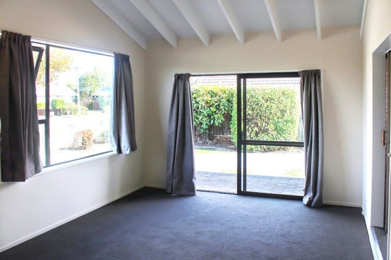 Photo of property in 102 Merrin Street, Avonhead, Christchurch, 8042