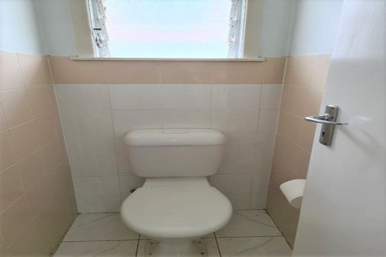 Photo of property in 6 Nicholson Place, Hillcrest, Auckland, 0627