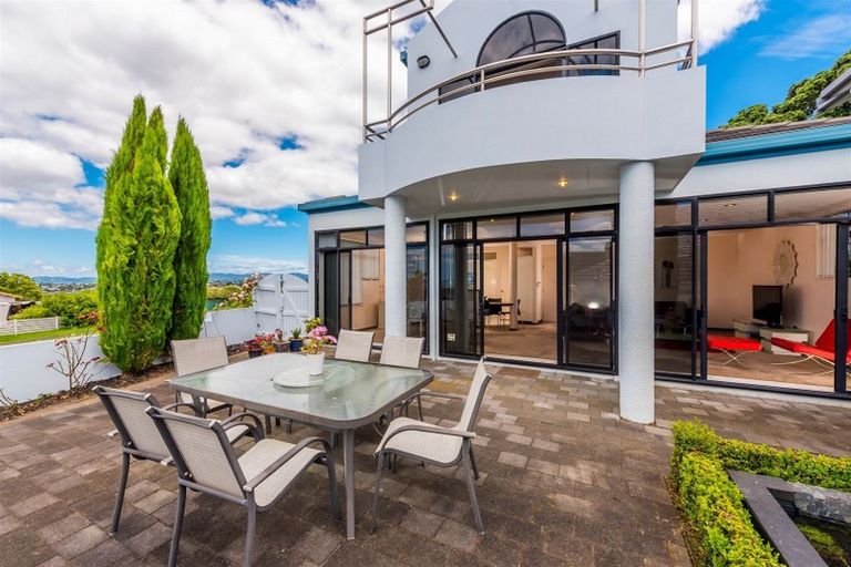 Photo of property in 2/38 Luckens Road, West Harbour, Auckland, 0618