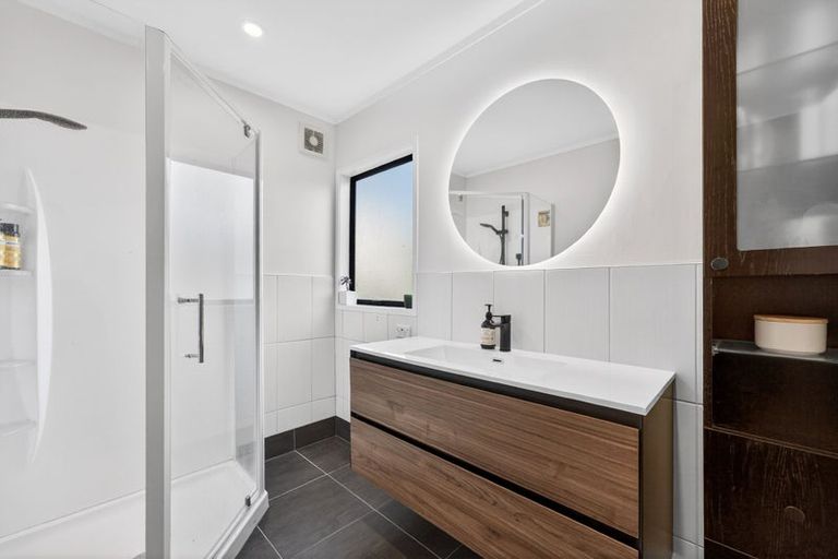 Photo of property in 2/36 Gatman Street, Birkdale, Auckland, 0626