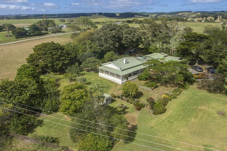 Photo of property in 2059 State Highway 16, Helensville, 0875