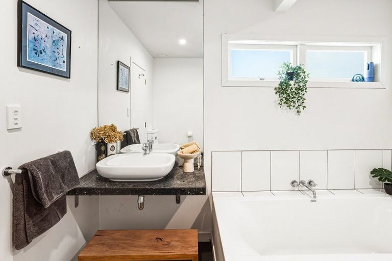 Photo of property in 37 Haruru Falls Road, Haruru, 0204