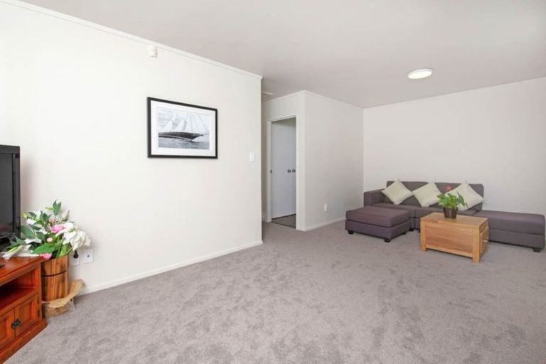 Photo of property in 9 Vanbrugh Place, Bucklands Beach, Auckland, 2014