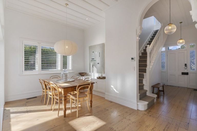 Photo of property in 28 Princes Street, Northcote Point, Auckland, 0627
