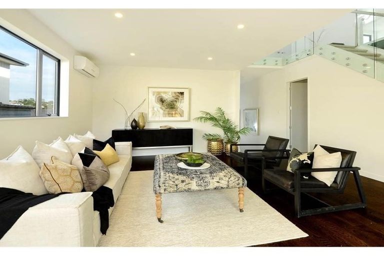 Photo of property in 8 Carex Way, Long Bay, Auckland, 0630