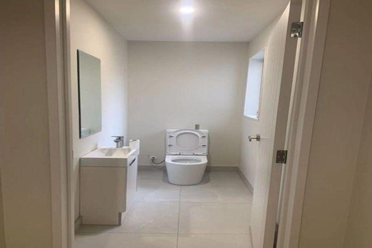 Photo of property in 98 Cardiff Road, Pakuranga, Auckland, 2010