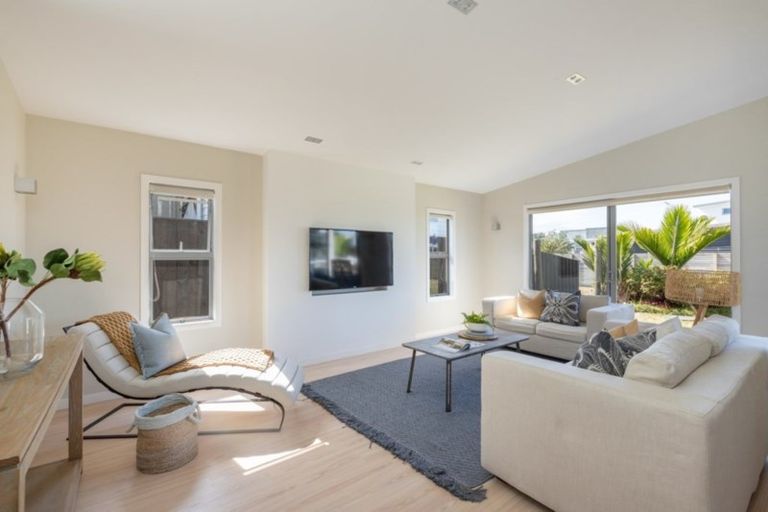 Photo of property in 11 Patiki Place, Omaha, 0986