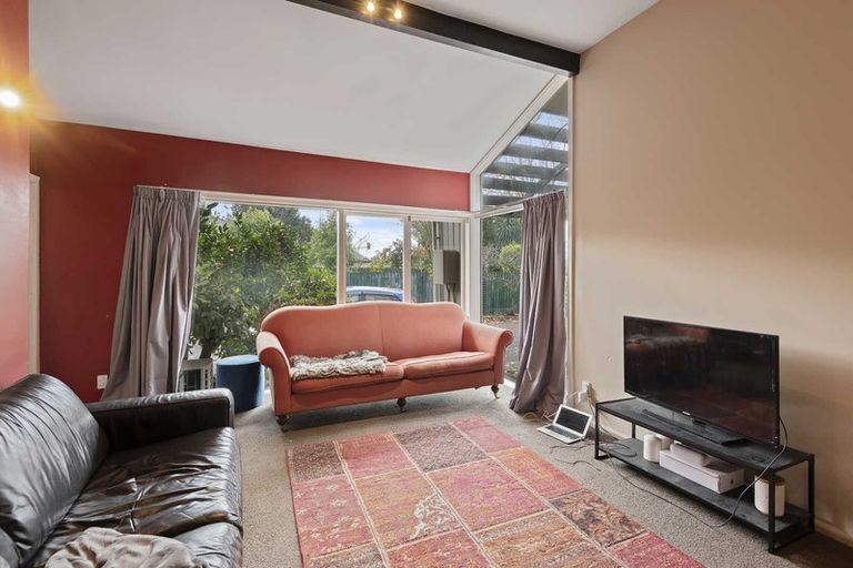 Photo of property in 167 Memorial Avenue, Burnside, Christchurch, 8053