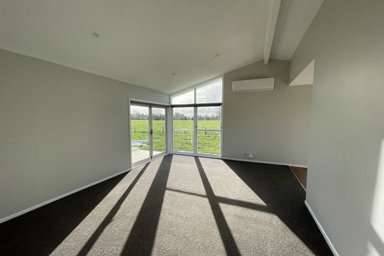 Photo of property in 32 Canal Road West, Waitakaruru, Ngatea, 3576