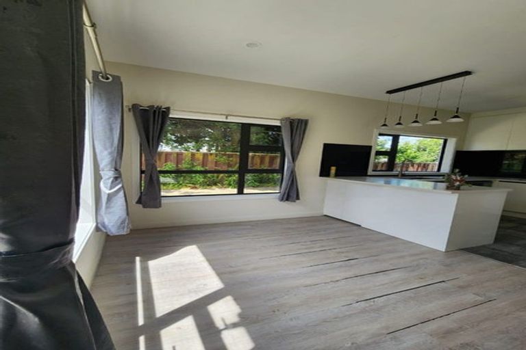 Photo of property in 128b Hutchinsons Road, Bucklands Beach, Auckland, 2014