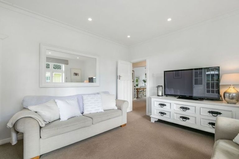 Photo of property in 6 Kowhai Street, Eastbourne, Lower Hutt, 5013