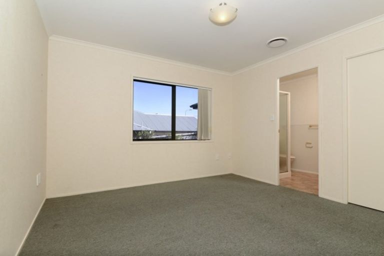 Photo of property in 24 Palm Grove Drive, Western Heights, Hamilton, 3200