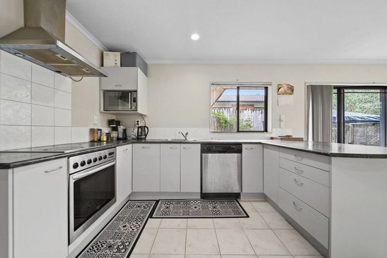 Photo of property in 25 Peninsula Road, Mangere, Auckland, 2022