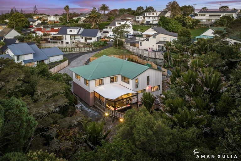 Photo of property in 322b Glenfield Road, Glenfield, Auckland, 0629