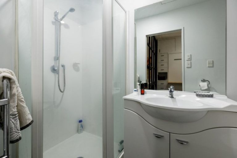 Photo of property in Atrium Towers, 4i/154 The Terrace, Wellington Central, Wellington, 6011