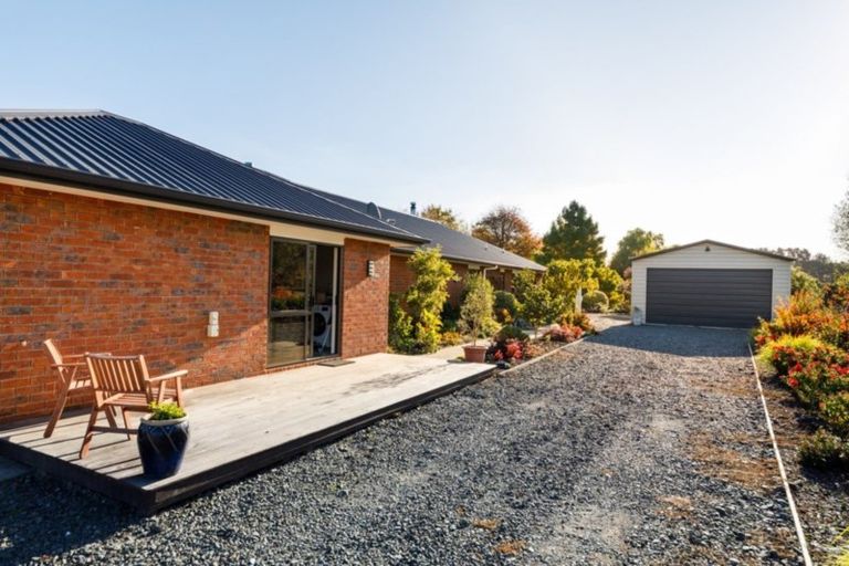 Photo of property in 17 Cemetery Road, Sanson, Palmerston North, 4479