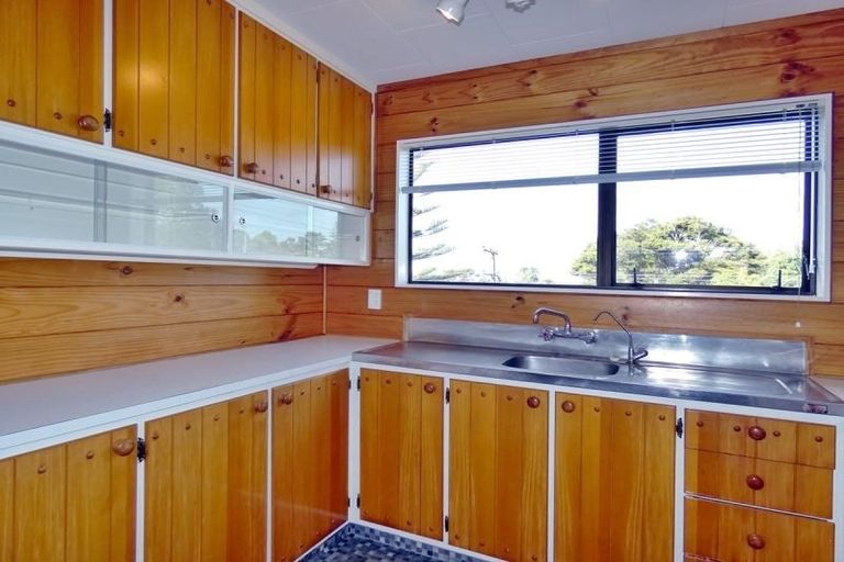 Photo of property in 1/57 Cliff View Drive, Green Bay, Auckland, 0604