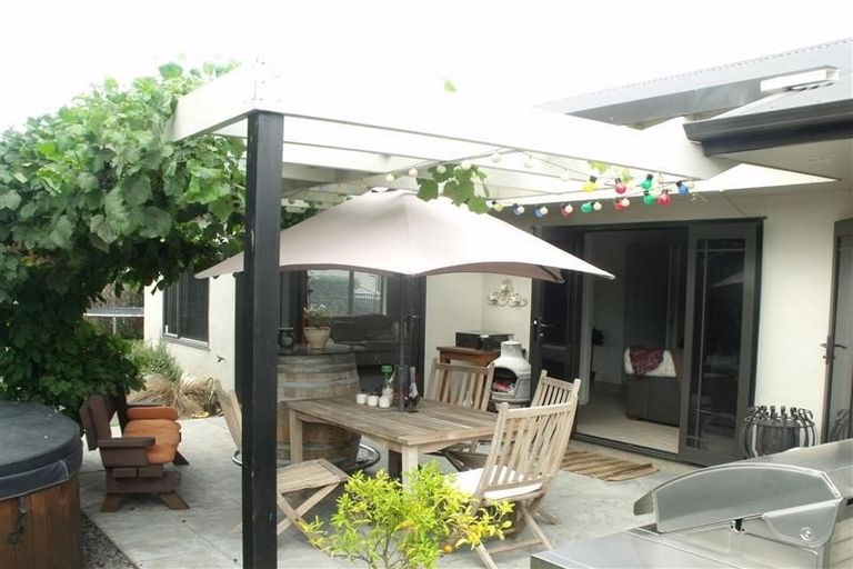 Photo of property in 2 Woodfield Place, Parkvale, Hastings, 4122