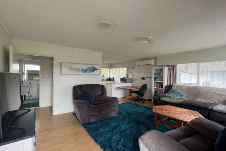 Photo of property in 1/3 Forsythe Place, Massey, Auckland, 0614
