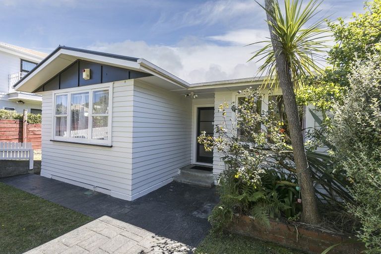 Photo of property in 8 Witham Street, Island Bay, Wellington, 6023